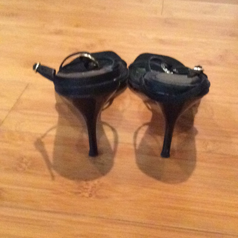 Shoes - Picture 3 of 4